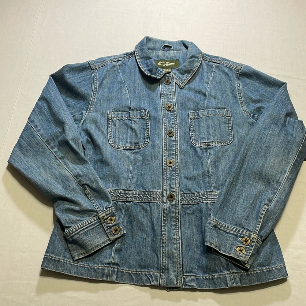Eddie Bauer Women’s Size L Denim Blue Jean Button Down Jacket. Pre-Owned.